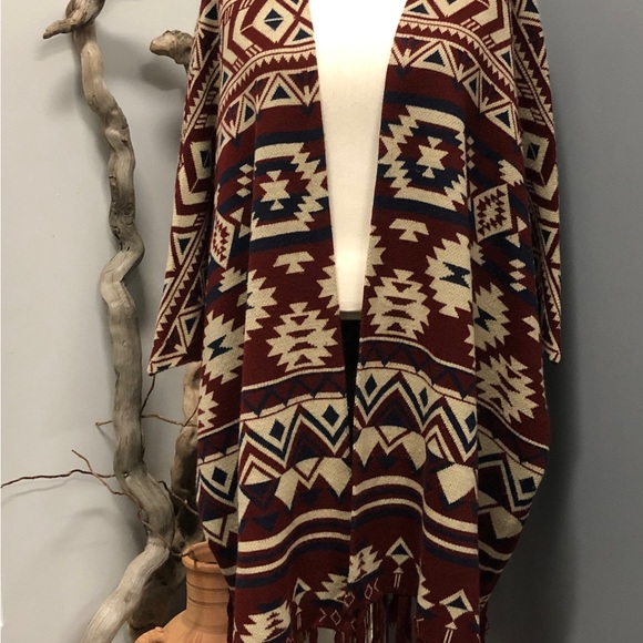 Bluenotes Boho Aztec/Southwestern Poncho/Cape with Fringe, O/S - Picture 5 of 10